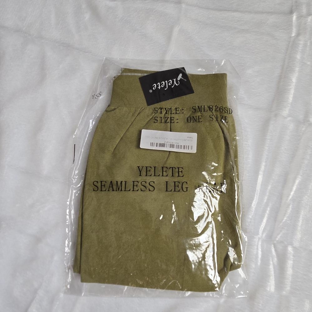 Yelete Seamless Leggings in Olive - Picture 1 of 4